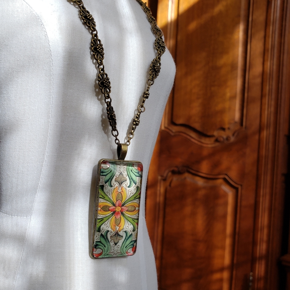 Italian design necklace.